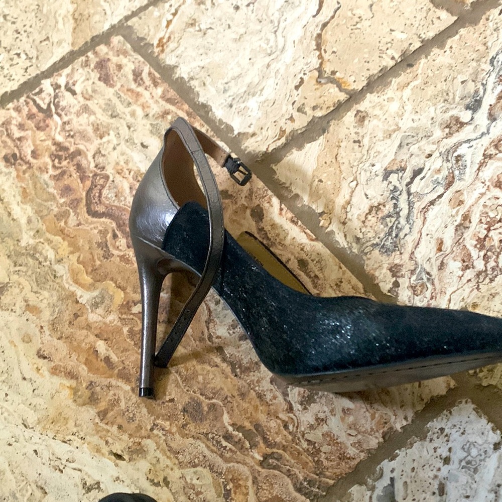 Kenneth Cole blac leather high heels Sz 9